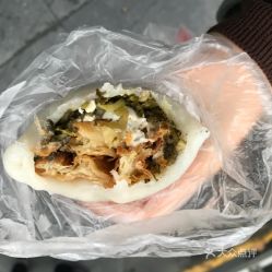 虹口糕團(tuán)食品廠(chǎng)長(zhǎng)寧店咸蛋黃全家福評(píng)價(jià)與實(shí)拍解析